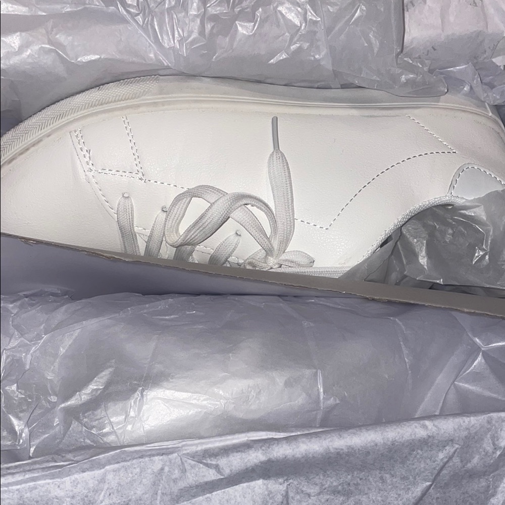 SALE 🎉 Men’s, New Classic White Sneakers - Picture 2 of 4